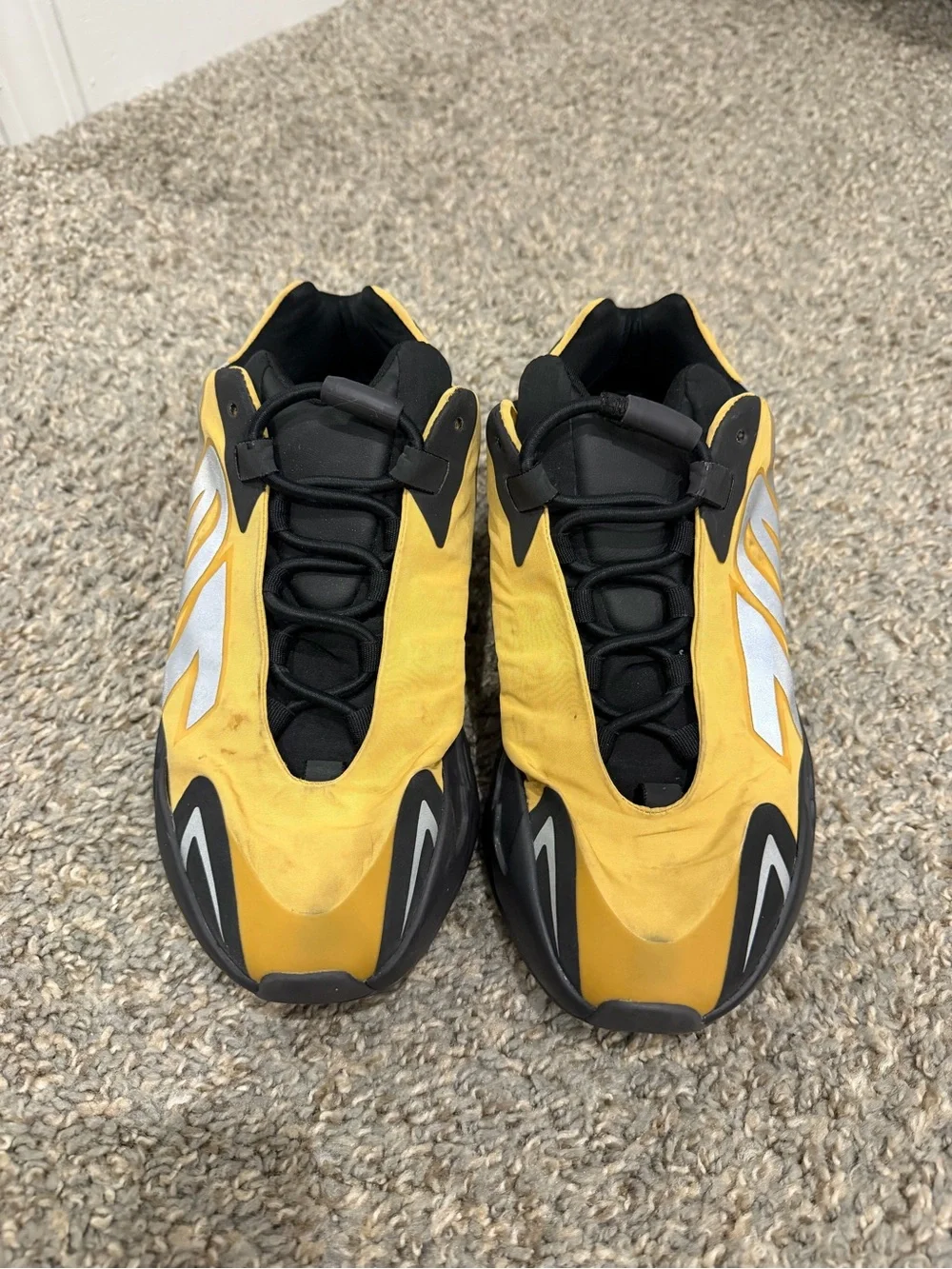Adidas Yeezy Boost 700 - Picture 3 of 5
